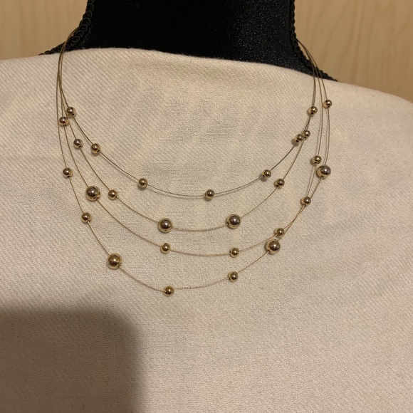 Jewelry - Gold beaded necklace